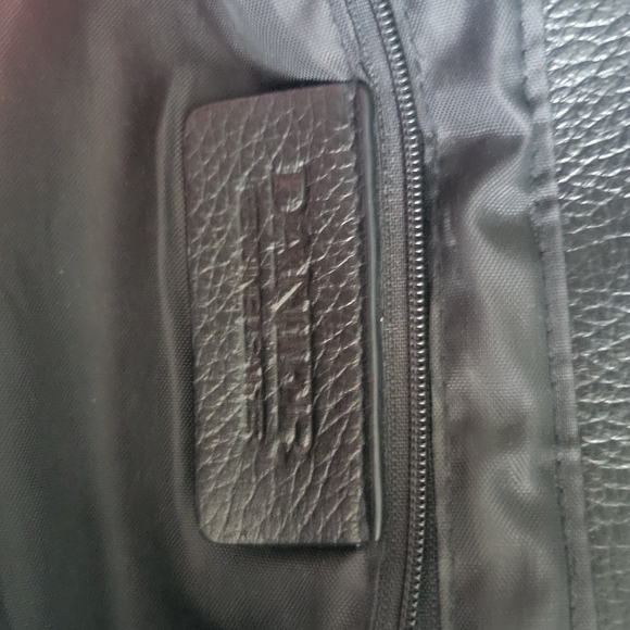 Danier leather handbag/crossbody - Picture 4 of 6